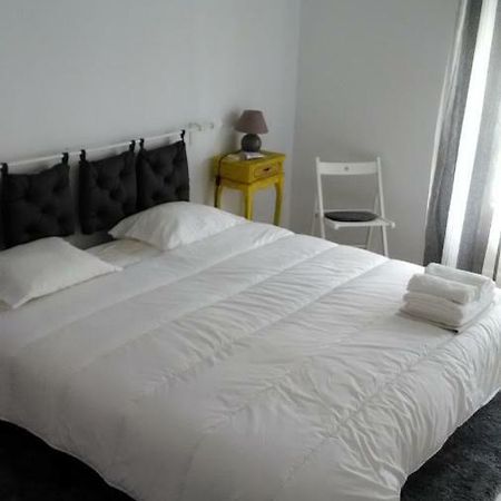 Vasco Santana Guesthouse โอดิเวลัส ภายนอก รูปภาพ